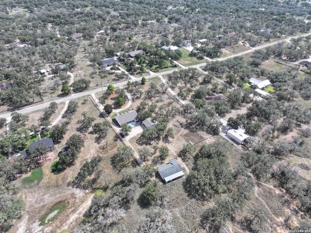 837 Paddy, Floresville, TX 78114