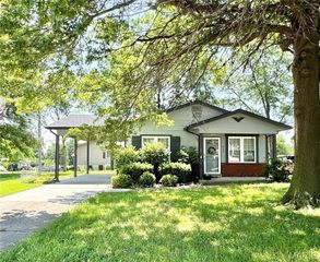902 Countryside Drive, Troy, MO 63379