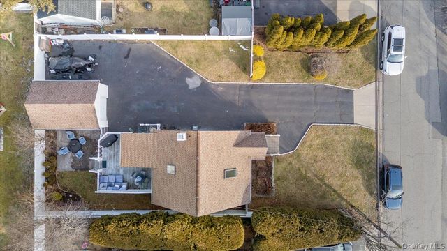 69 Hawthorne Street, Massapequa, NY 11758