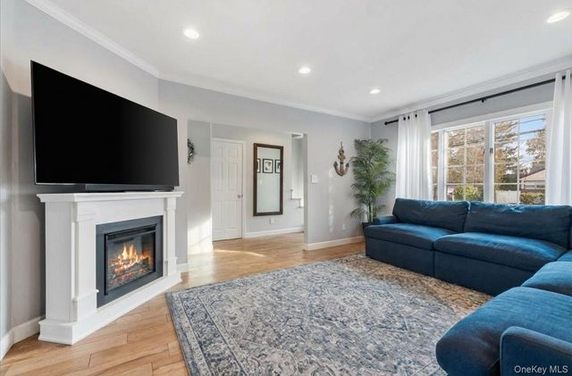 69 Hawthorne Street, Massapequa, NY 11758