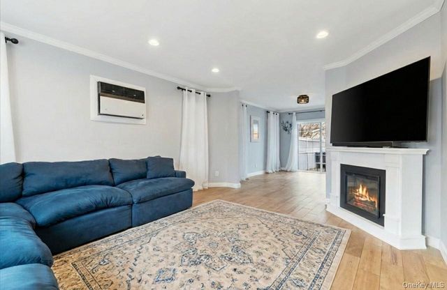 69 Hawthorne Street, Massapequa, NY 11758