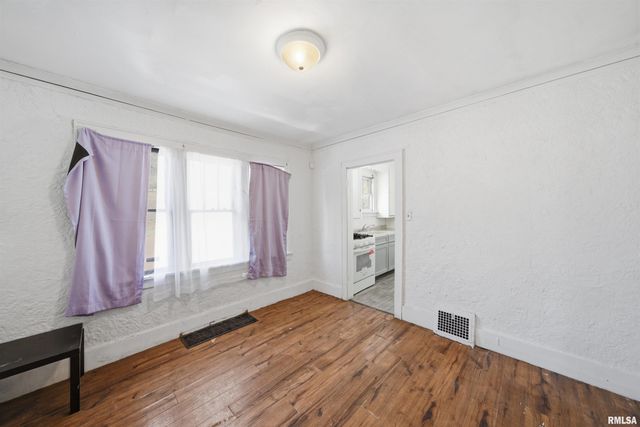 1419 W JOHN H GWYNN JR Avenue, Peoria, IL 61605