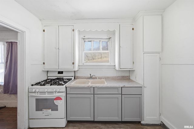 1419 W JOHN H GWYNN JR Avenue, Peoria, IL 61605