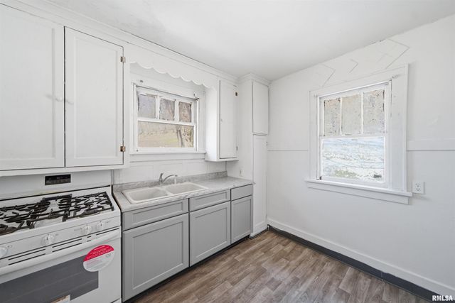 1419 W JOHN H GWYNN JR Avenue, Peoria, IL 61605