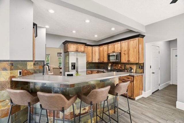 14607 N Shady Slope Rd, Spokane, WA 99208