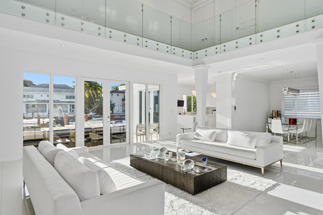 16430 NE 30th Avenue, North Miami Beach, FL 33160