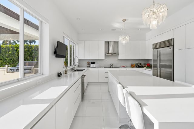 16430 NE 30th Avenue, North Miami Beach, FL 33160