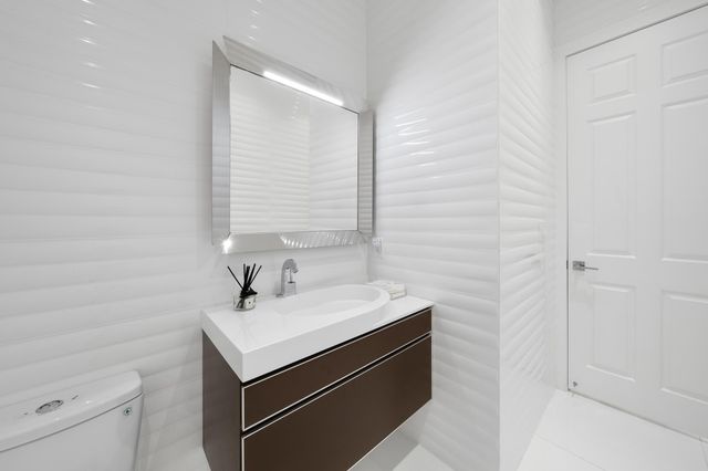 16430 NE 30th Avenue, North Miami Beach, FL 33160