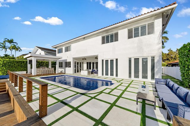 16430 NE 30th Avenue, North Miami Beach, FL 33160