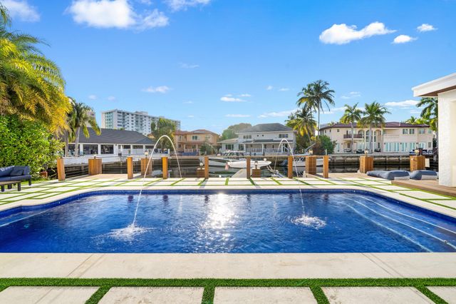 16430 NE 30th Avenue, North Miami Beach, FL 33160