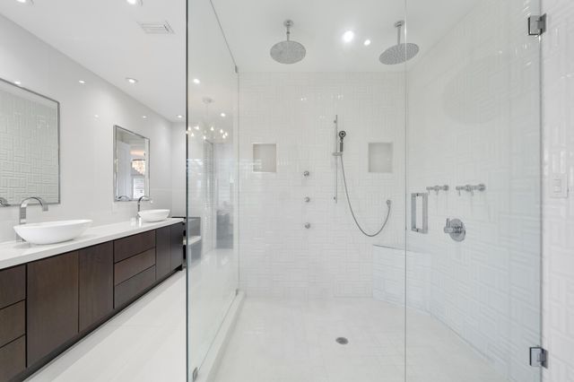 16430 NE 30th Avenue, North Miami Beach, FL 33160