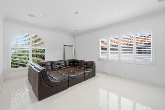 16430 NE 30th Avenue, North Miami Beach, FL 33160