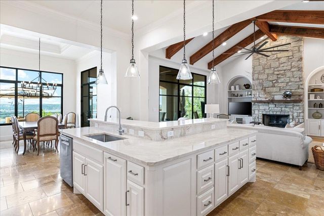 1116 Watercliffe DR, Lago Vista, TX 78645