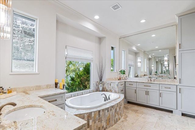 1116 Watercliffe DR, Lago Vista, TX 78645