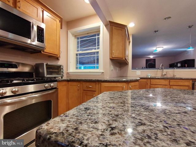 42 W LAKE RD, Medford, NJ 08055