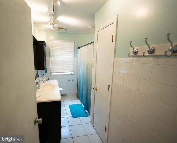 42 W LAKE RD, Medford, NJ 08055