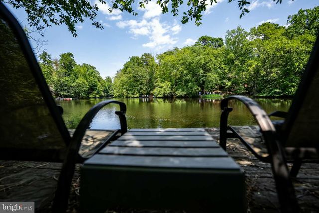 42 W LAKE RD, Medford, NJ 08055
