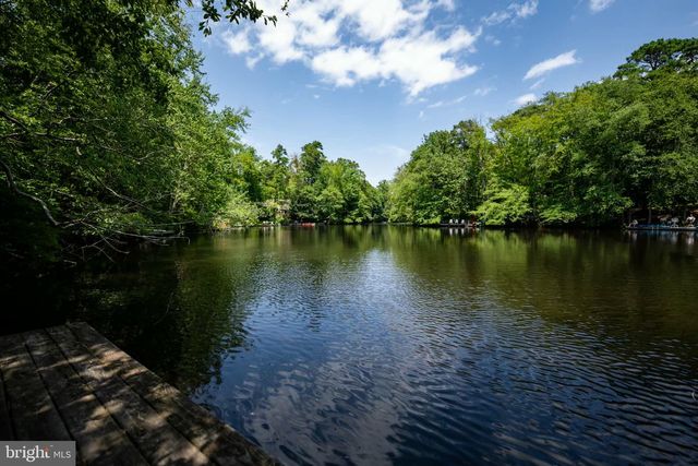 42 W LAKE RD, Medford, NJ 08055