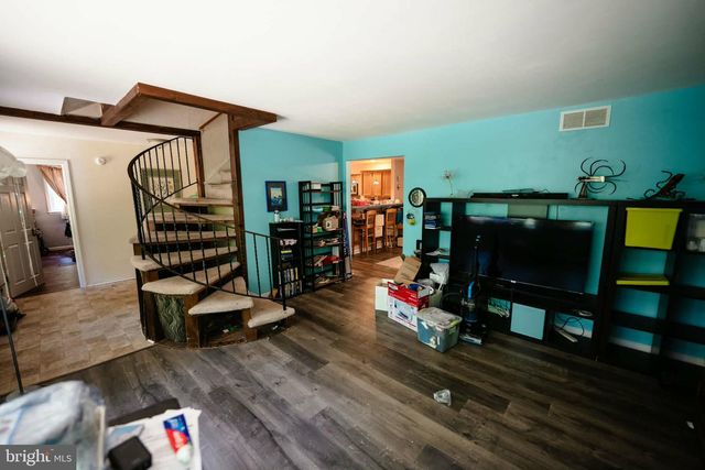 42 W LAKE RD, Medford, NJ 08055