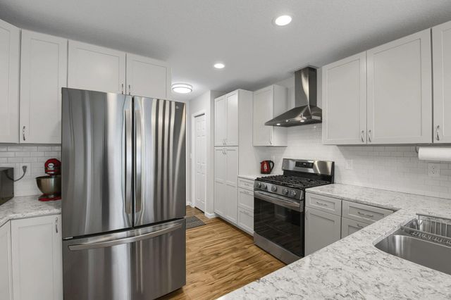 1431 Sumter Avenue N, Golden Valley, MN 55427