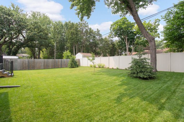 1431 Sumter Avenue N, Golden Valley, MN 55427