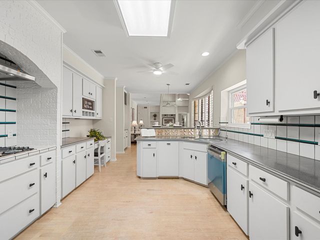 1735 Hodge Lake Lane, Sugar Land, TX 77478