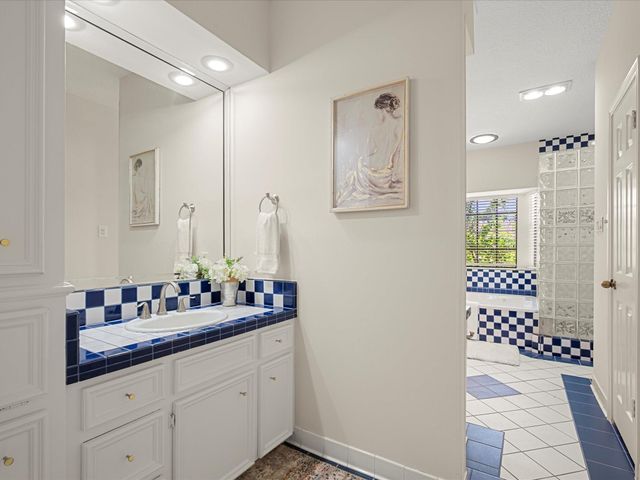1735 Hodge Lake Lane, Sugar Land, TX 77478