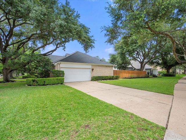 1735 Hodge Lake Lane, Sugar Land, TX 77478