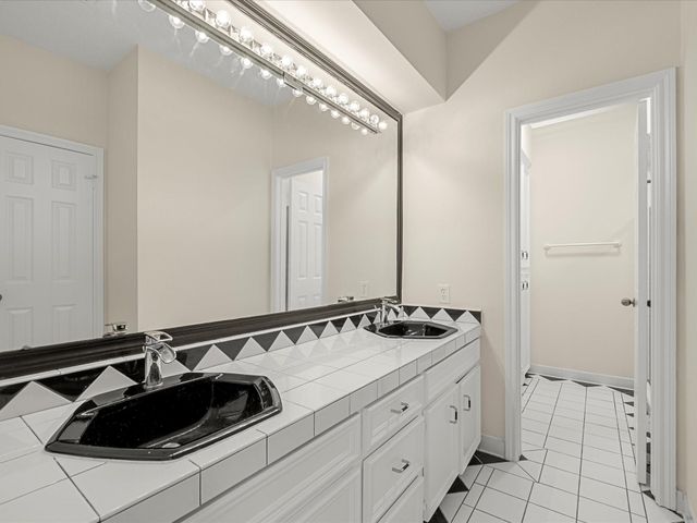 1735 Hodge Lake Lane, Sugar Land, TX 77478