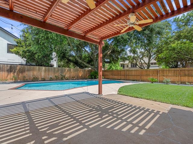 1735 Hodge Lake Lane, Sugar Land, TX 77478