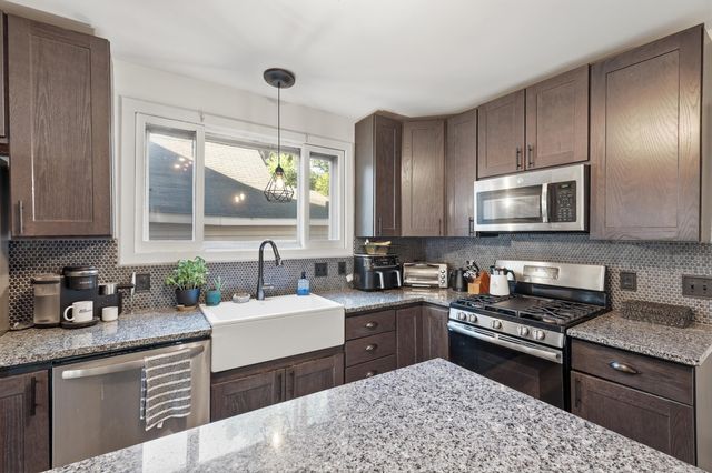 325 Grand Avenue Ne, City Of Grand Rapids, MI 49503
