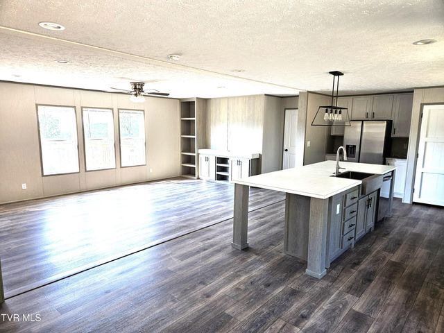 368 Oak Grove Road, Rogersville, TN 37857