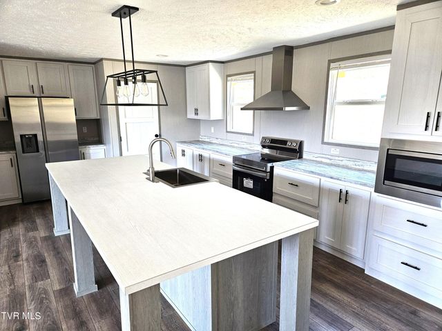 368 Oak Grove Road, Rogersville, TN 37857