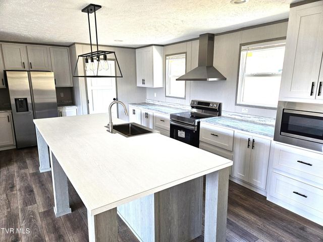 368 Oak Grove Road, Rogersville, TN 37857