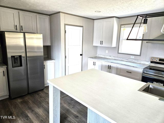 368 Oak Grove Road, Rogersville, TN 37857
