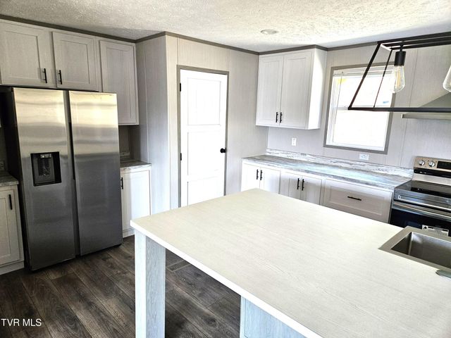 368 Oak Grove Road, Rogersville, TN 37857
