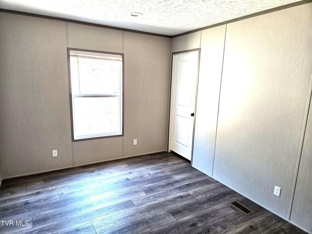 368 Oak Grove Road, Rogersville, TN 37857