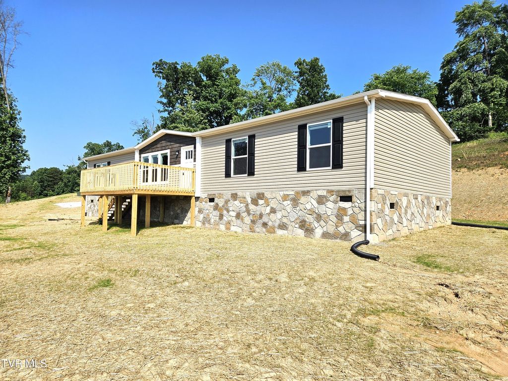 368 Oak Grove Road, Rogersville, TN 37857