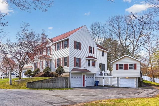 22 Mcrayne Hill Rd, Billerica, MA 01821