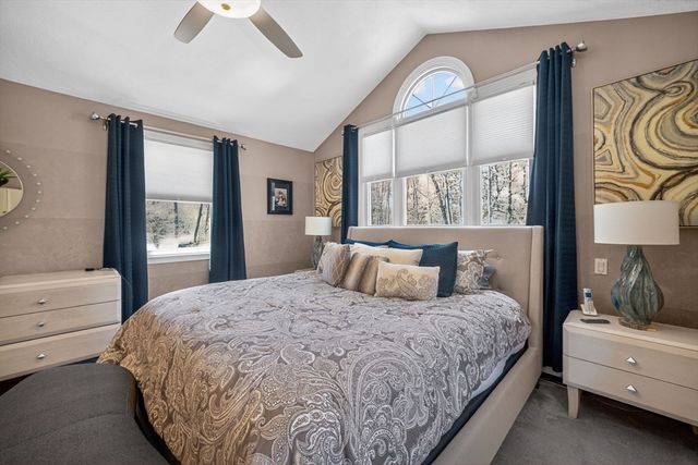 22 Mcrayne Hill Rd, Billerica, MA 01821