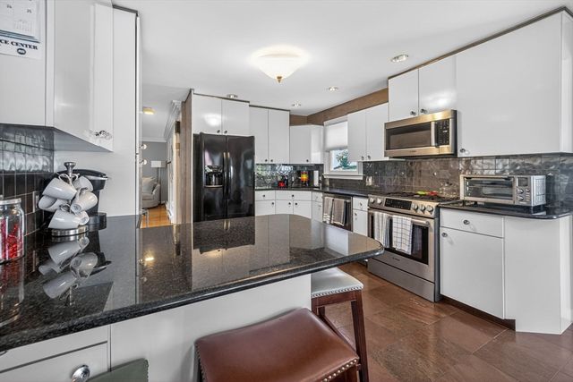 22 Mcrayne Hill Rd, Billerica, MA 01821