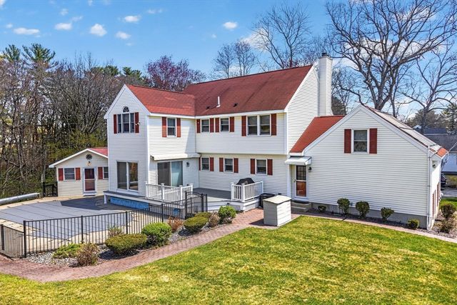 22 Mcrayne Hill Rd, Billerica, MA 01821