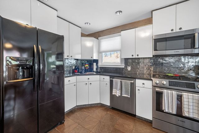 22 Mcrayne Hill Rd, Billerica, MA 01821
