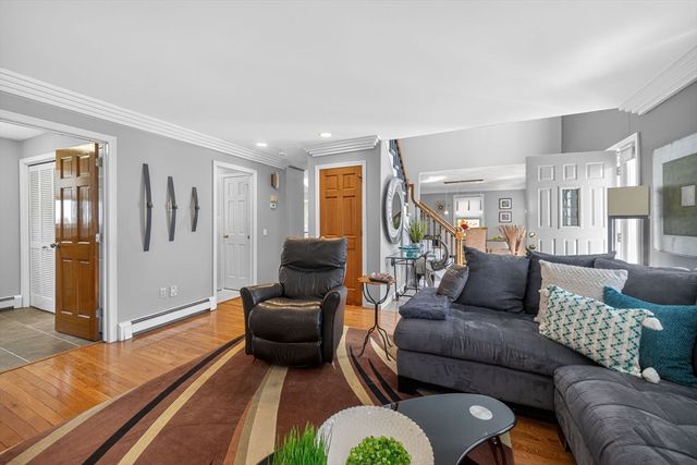 22 Mcrayne Hill Rd, Billerica, MA 01821