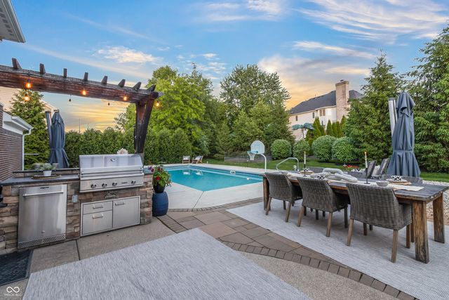 10589 Geist View Drive, Fishers, IN 46055