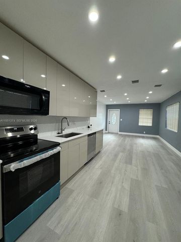 635 N 28th Ave, Hollywood, FL 33020