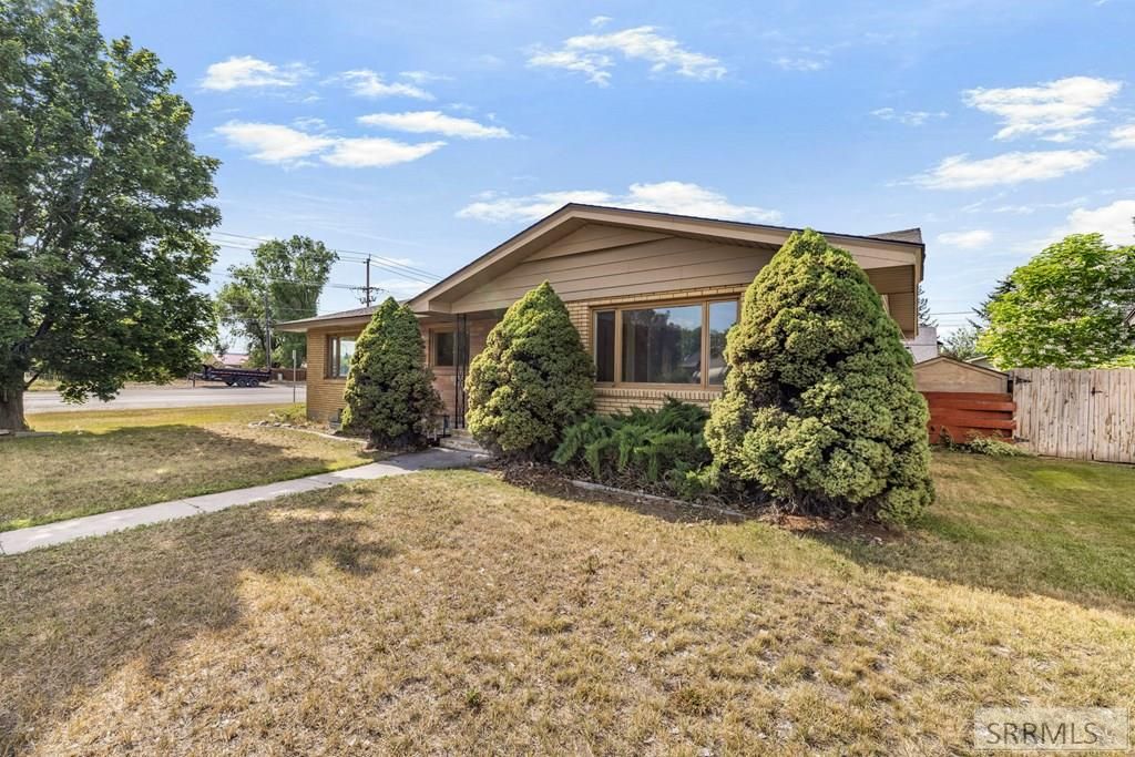 Image 2 of property listing at 1486 E 16th Street, Idaho Falls, ID 83404