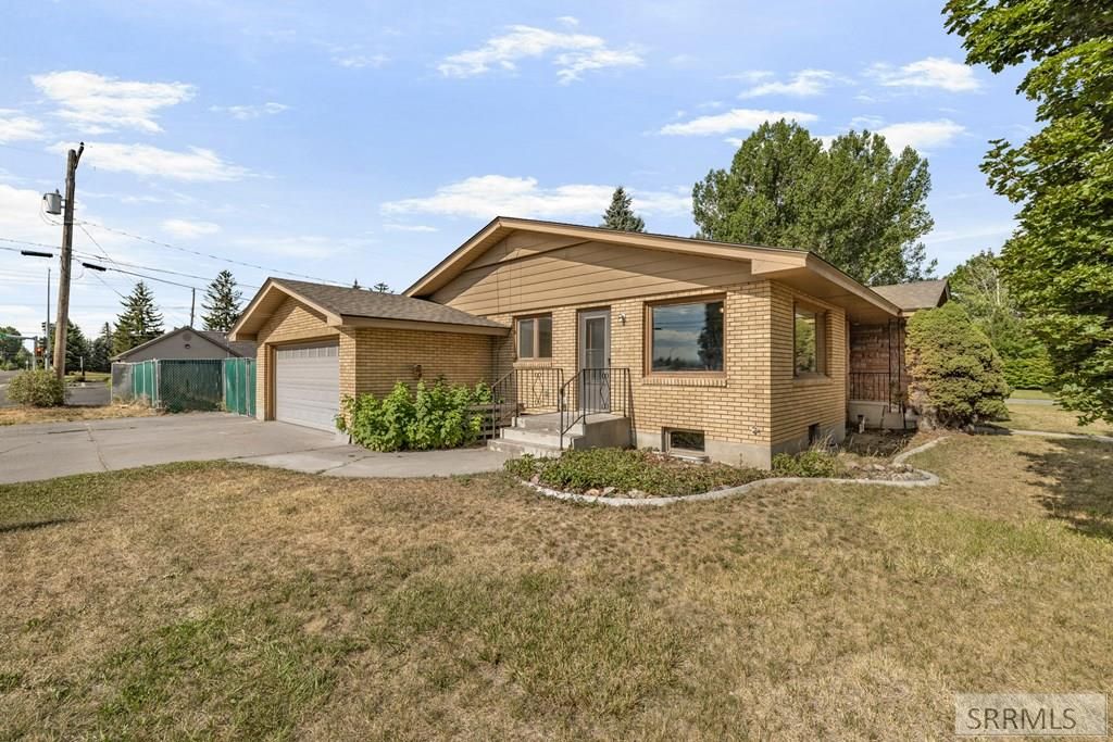 Image 3 of property listing at 1486 E 16th Street, Idaho Falls, ID 83404