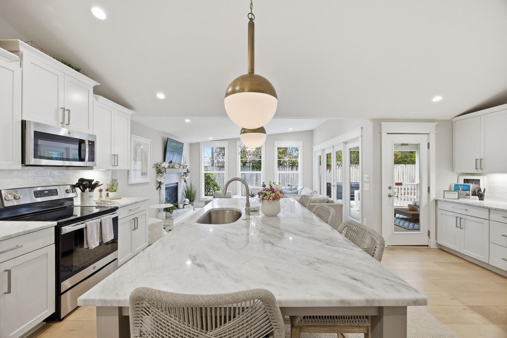 Image 10 of property listing at 1173 Carter Avenue, Mount Pleasant, SC 29464