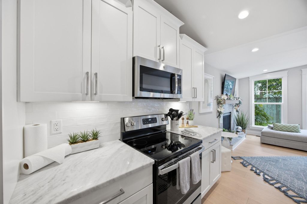 Image 14 of property listing at 1173 Carter Avenue, Mount Pleasant, SC 29464